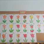 wystawa prac plastycznych tulipany z kolorowego papieru