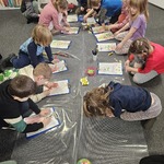 Dzieci malują i ozdabiają obrazek z Panią Wiosną.jpg